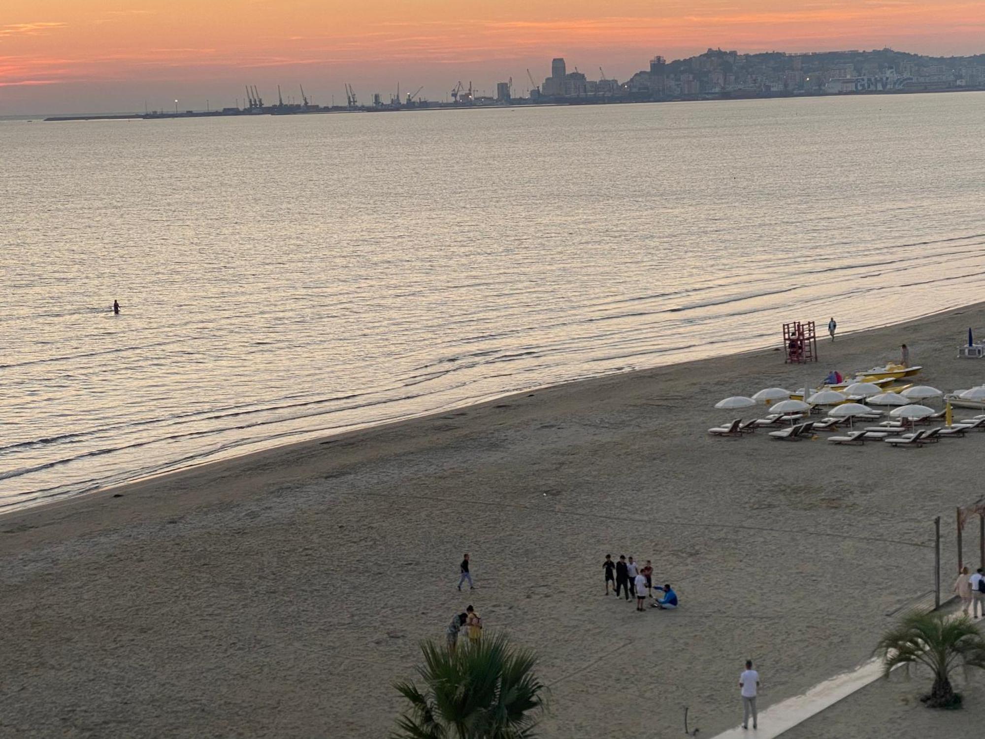 Wave Beachfront Apartments Δυρράχιο Εξωτερικό φωτογραφία