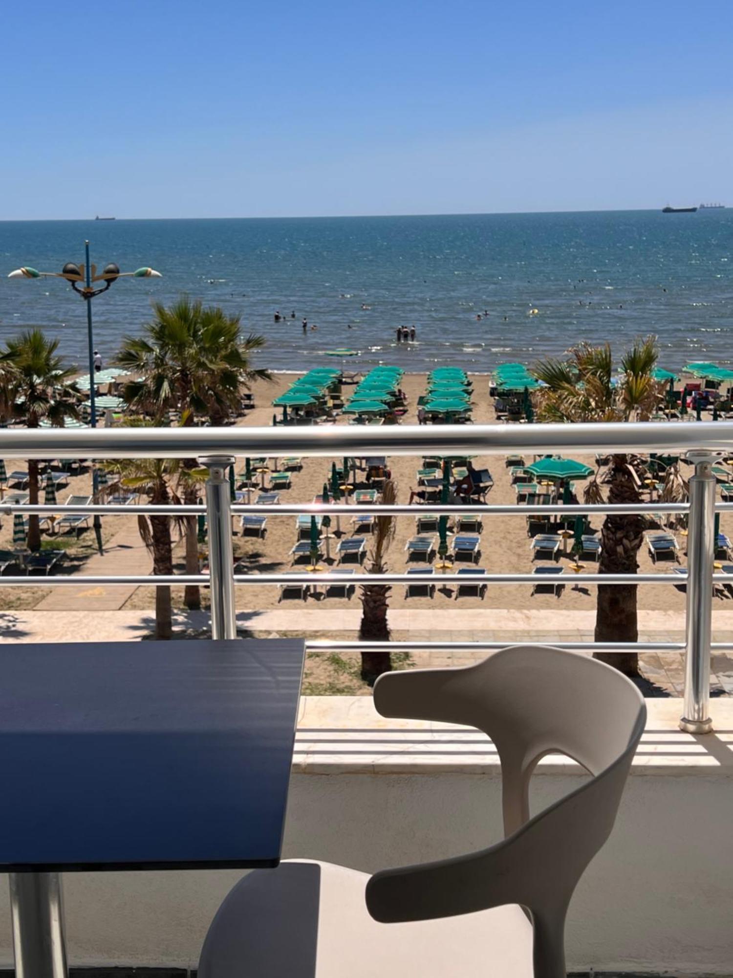 Wave Beachfront Apartments Δυρράχιο Εξωτερικό φωτογραφία