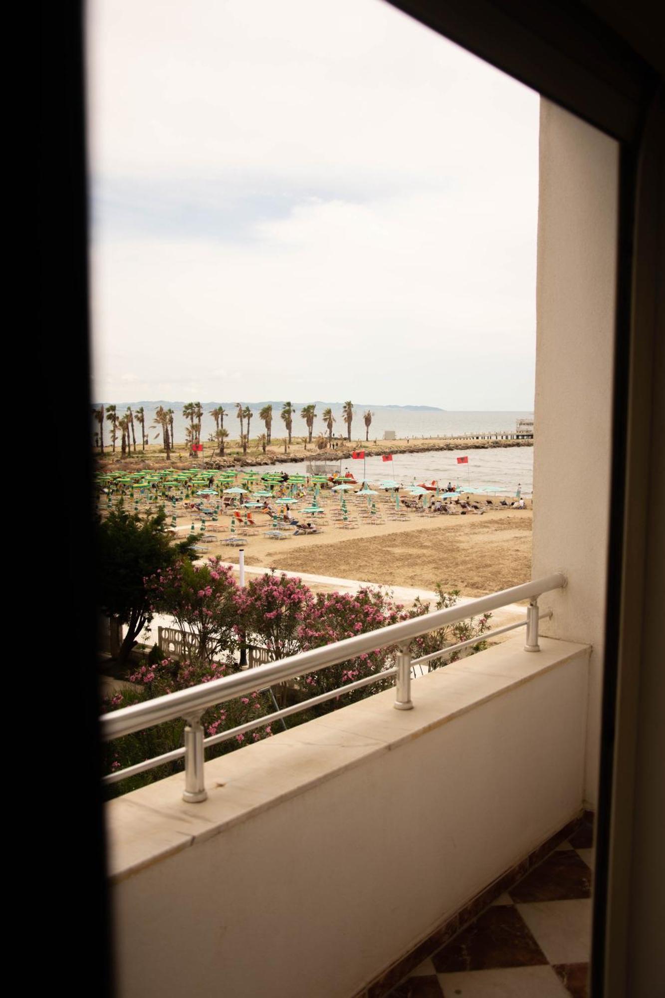 Wave Beachfront Apartments Δυρράχιο Εξωτερικό φωτογραφία